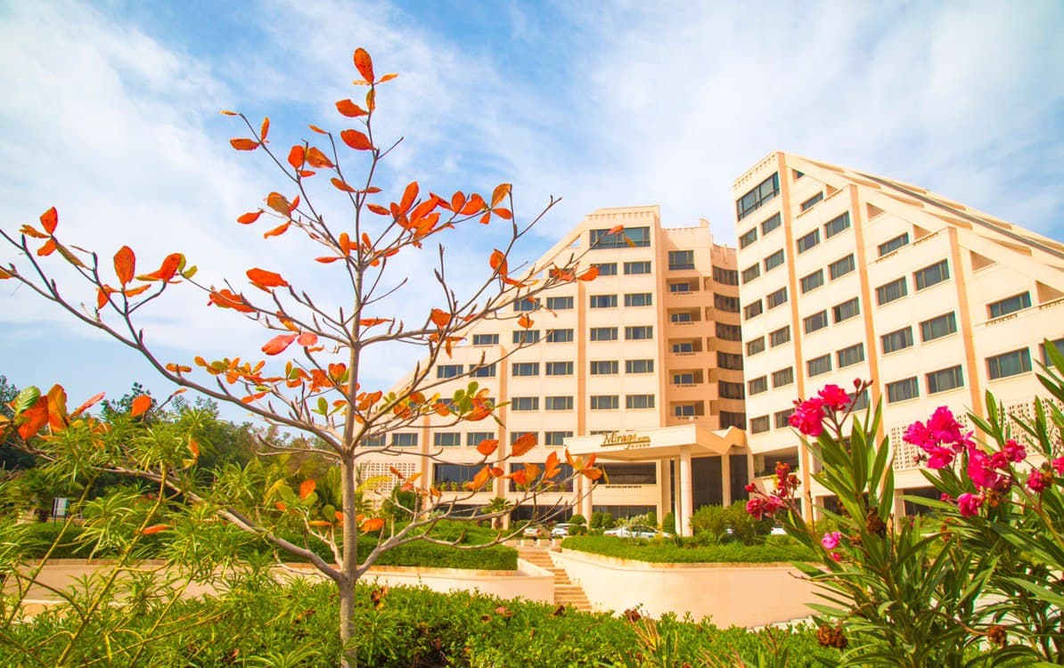 نمای بیرونی هتل میراژ کیش