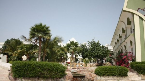 محوطه هتل پارس نیک