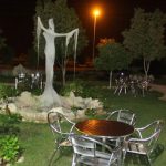 فضای سبز هتل گاردنیا در شب
